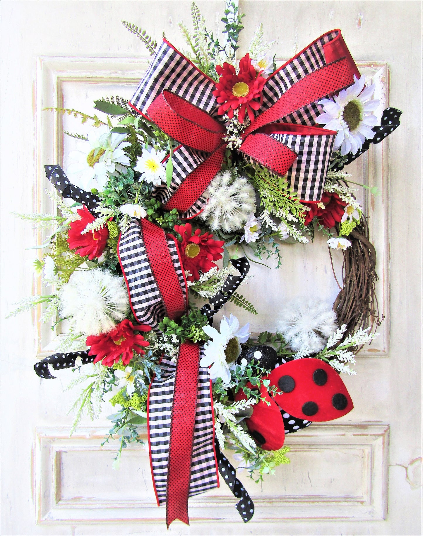 Summer Ladybug Wreath for Front Door, Spring Wreath, Spring Decor, Ladybug Wreath, Everyday Wreath, Front Porch Decor, Farmhouse Wreath