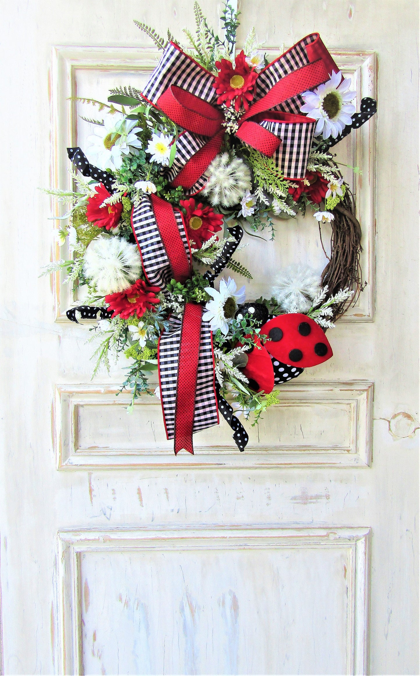 Summer Ladybug Wreath for Front Door, Spring Wreath, Spring Decor, Ladybug Wreath, Everyday Wreath, Front Porch Decor, Farmhouse Wreath