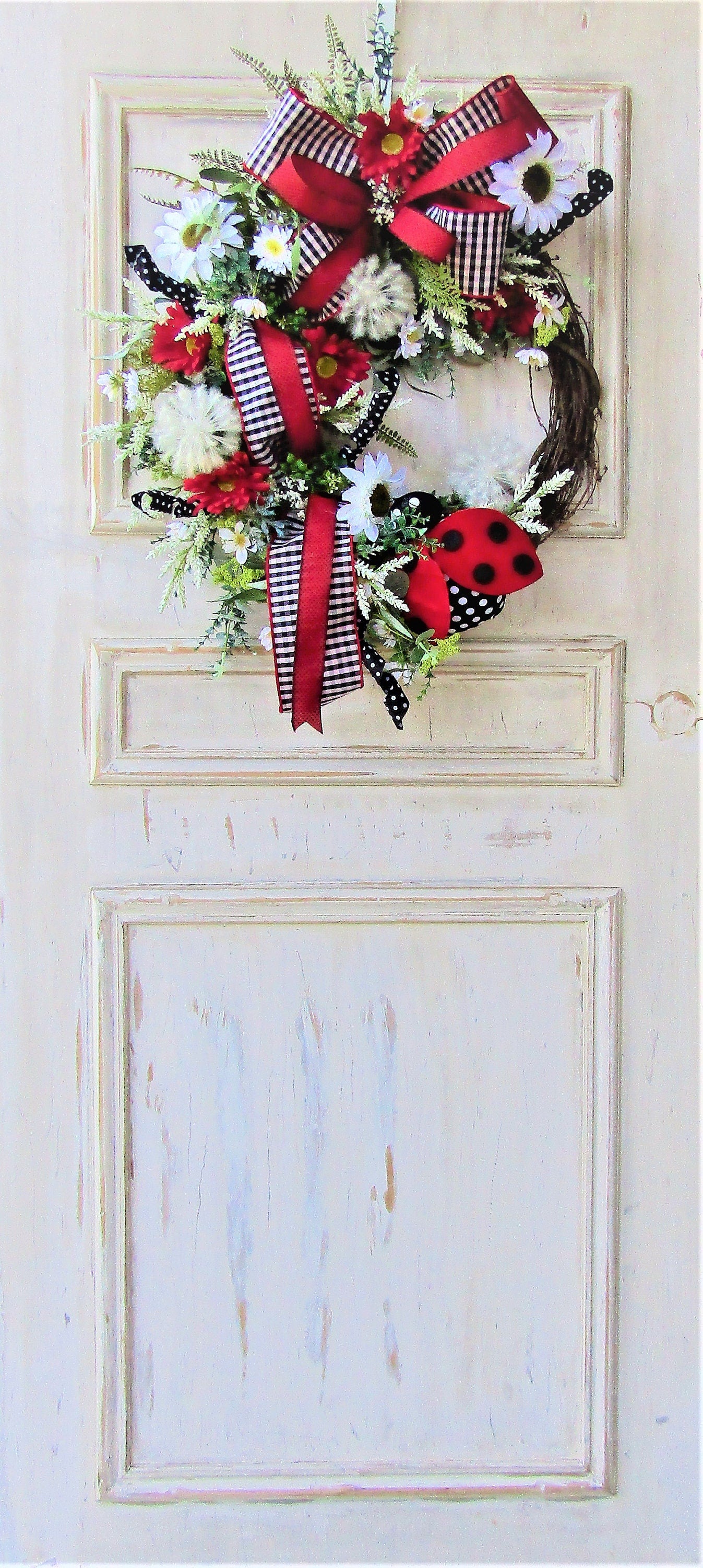 Summer Ladybug Wreath for Front Door, Spring Wreath, Spring Decor, Ladybug Wreath, Everyday Wreath, Front Porch Decor, Farmhouse Wreath