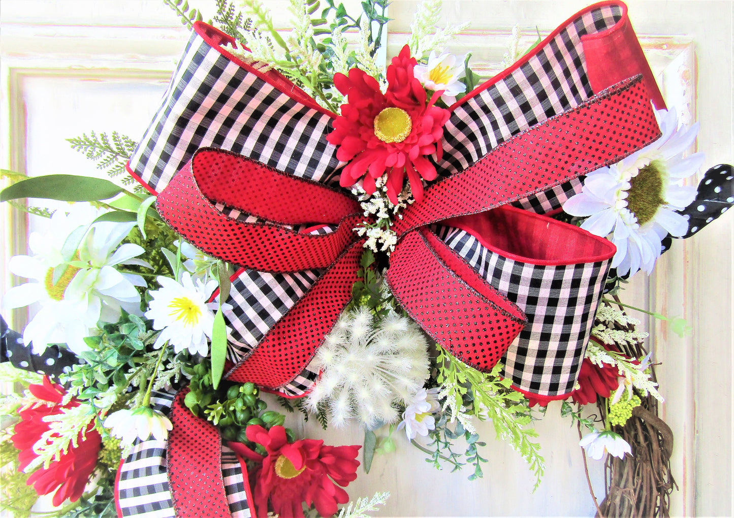 Summer Ladybug Wreath for Front Door, Spring Wreath, Spring Decor, Ladybug Wreath, Everyday Wreath, Front Porch Decor, Farmhouse Wreath