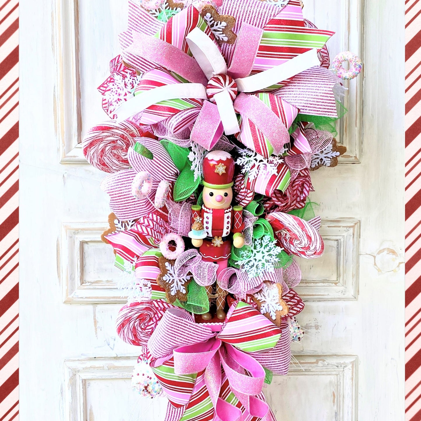 Nutcracker Swag, Christmas Nutcracker Swag, Christmas Wreath, Holiday Nutcracker Decor, Winter Wreath, Nutcracker Decor, Gingerbread Decor