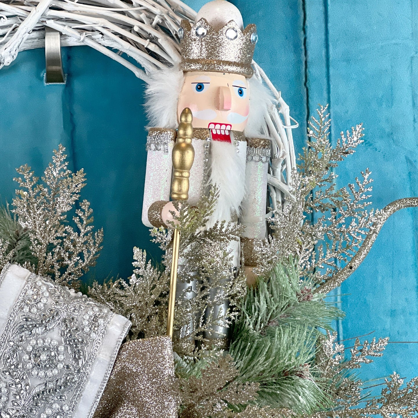Nutcracker Wreath for Front Door, Nutcracker Christmas Wreath, Holiday Home Decor, Winter Wreath, Nutcracker Decor, Gold and White Wreath